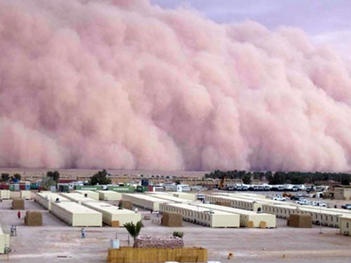 Hình ảnh từ cơn bão cát năm 2005 tại Iraq.